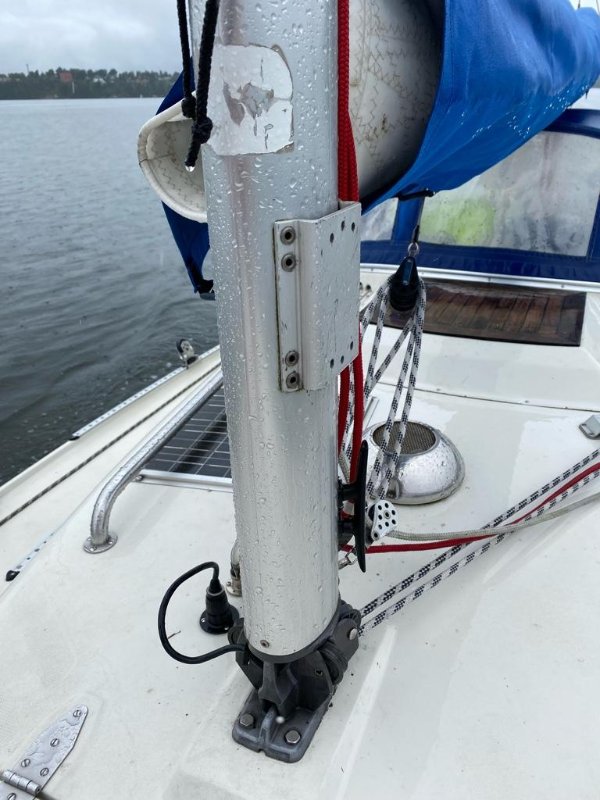 Photo 3 - detail of the base of the mast (1)